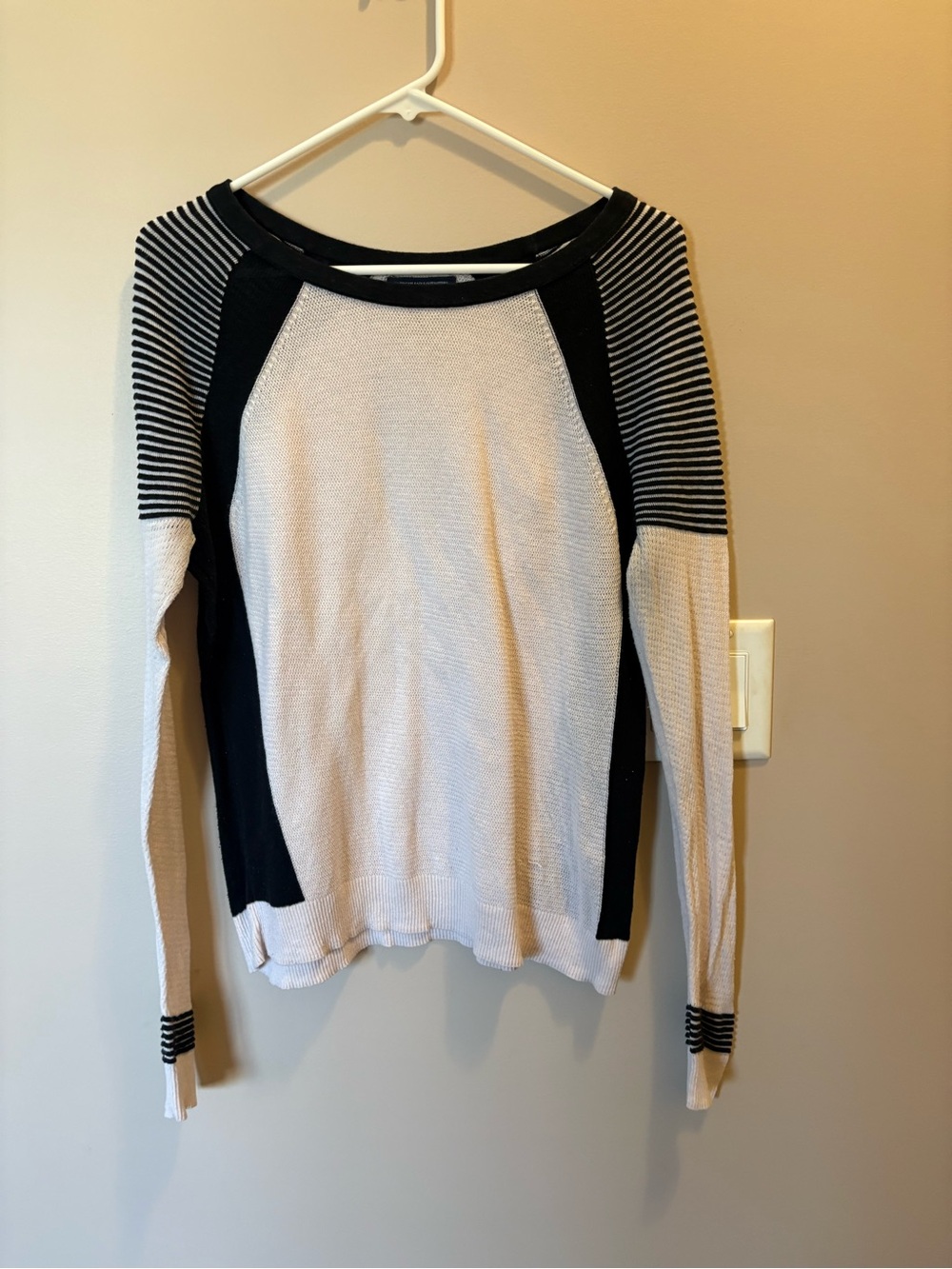 American Eagle Outfitters Black and pale pink Knit Crew Sweater